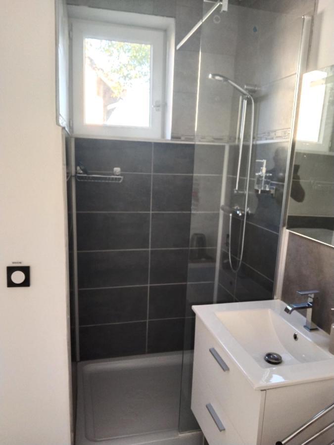 Cottage Calme Via Rhona Avec Piscine Chavanoz Εξωτερικό φωτογραφία